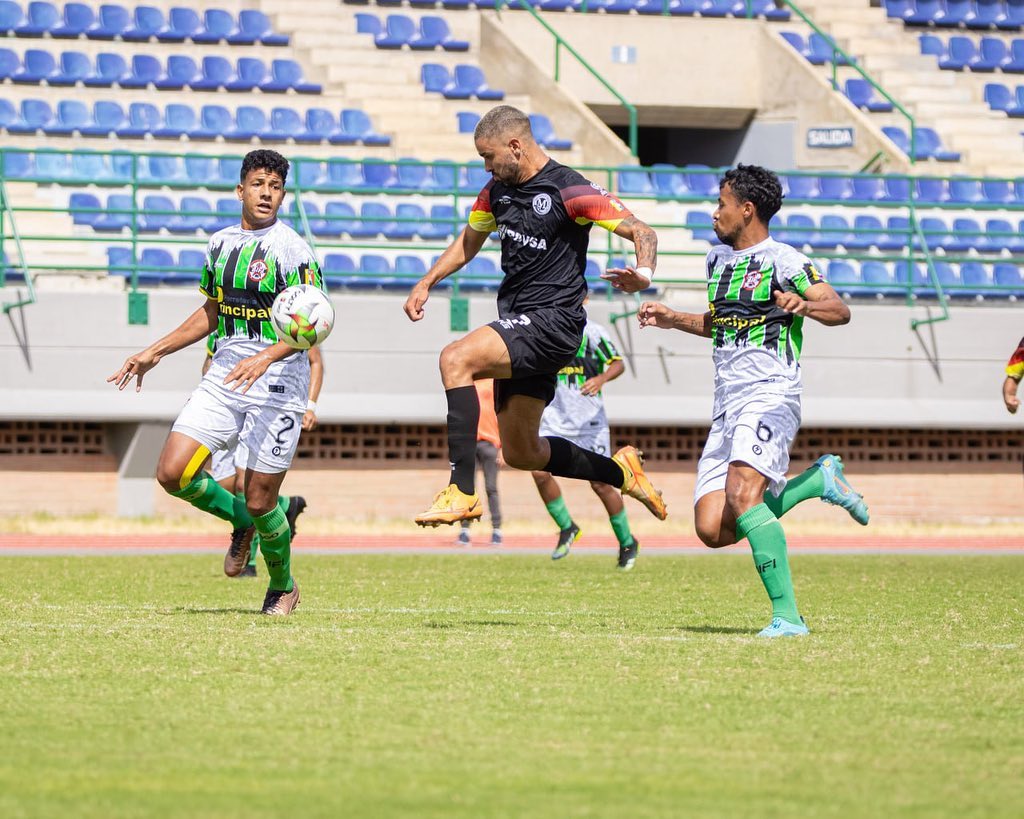 Santiago De Sousa in action